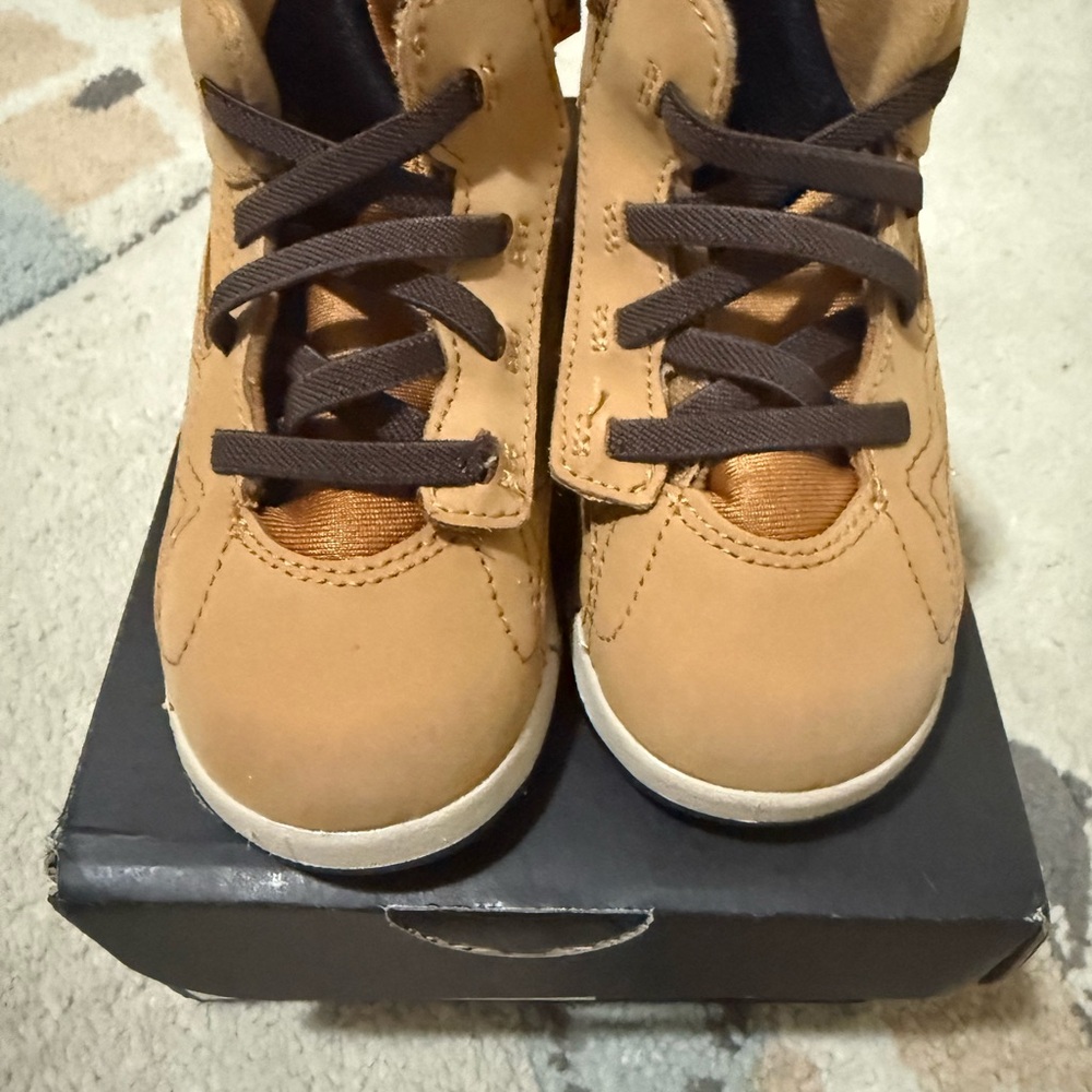 Jordan MVP 8C Sandrift/ BAROQUE Sneakers Box- LIKE NEW - Picture 2 of 7